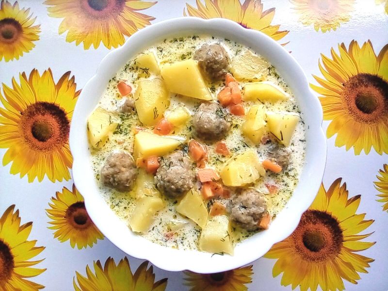 Zupa klopsowa Zupa klopsowa