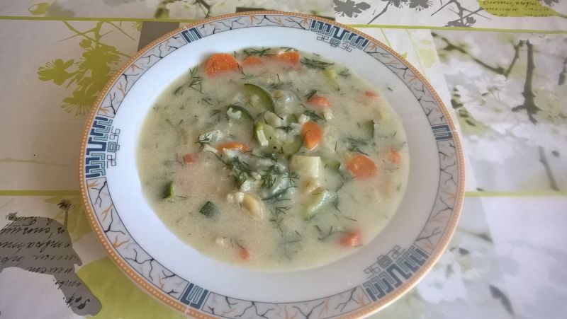 Zupa koperkowa z cukinią