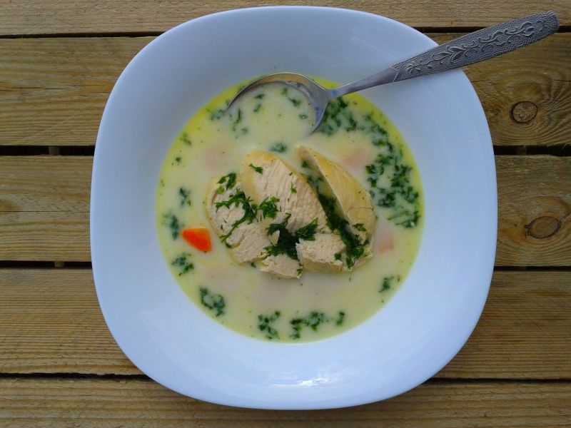 Zupa koperkowa z filetem z kurczaka Zupa koperkowa z filetem z kurczaka