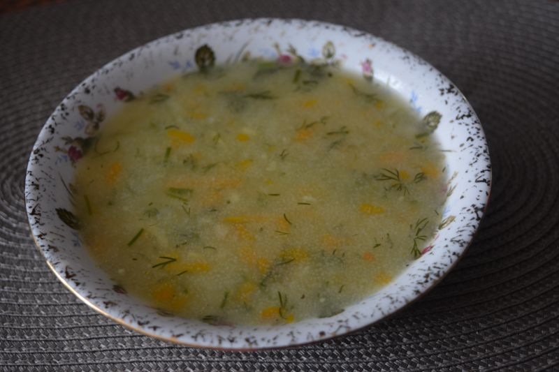 Zupa koperkowa z kaszą manną