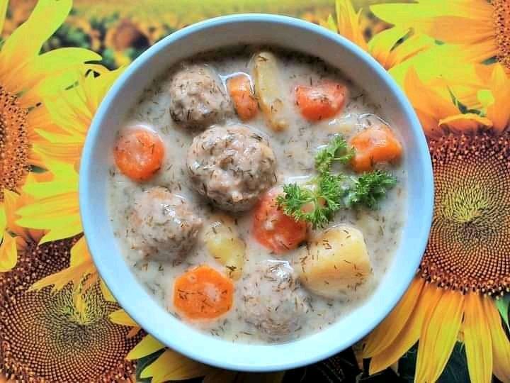 Zupa koperkowa z pulpecikami