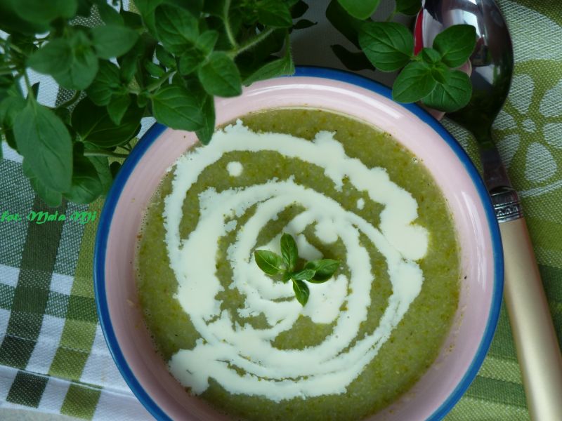 Zupa-krem brokułowa z białymi szparagami Zupa-krem brokułowa z białymi szparagami