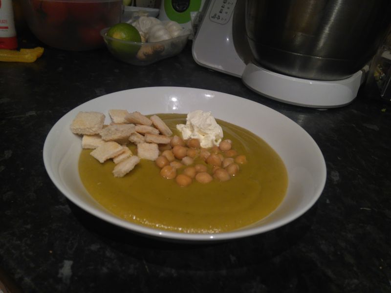 Zupa krem brokułowa z ciecierzycą Zupa krem brokułowa z ciecierzycą