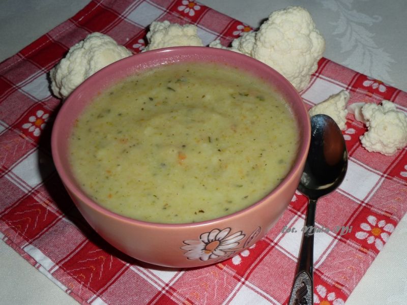 Zupa-krem brokułowo-kalafiorowa z kaszą manną Zupa-krem brokułowo-kalafiorowa z kaszą manną
