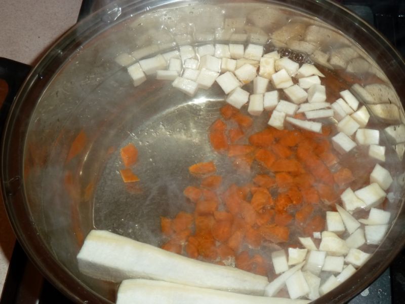 Zupa-krem brokułowo-kalafiorowa z kaszą manną