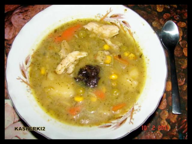 Zupa, krem brokułowy ze śliwką