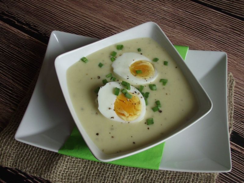 Zupa - krem chrzanowy z jajkiem i polędwicą