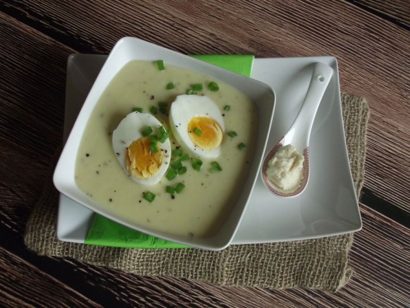 Zupa - krem chrzanowy z jajkiem i polędwicą