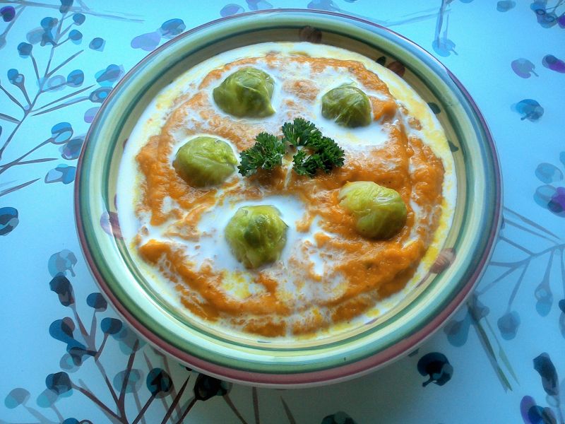 Zupa krem dyniowa z brukselką
