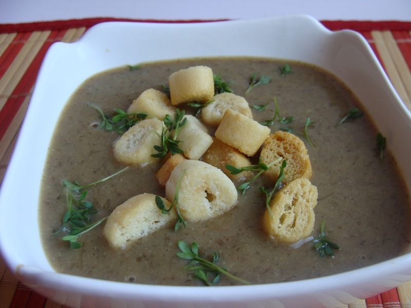 Zupa krem grzybowa z mini grzankami Zupa krem grzybowa z mini grzankami