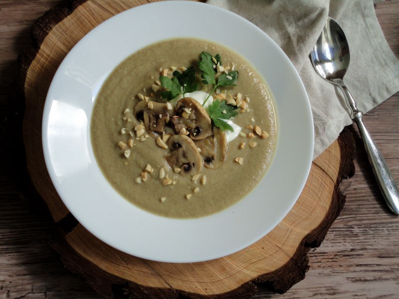 Zupa krem pieczarkowo-orzechowa Zupa krem pieczarkowo-orzechowa