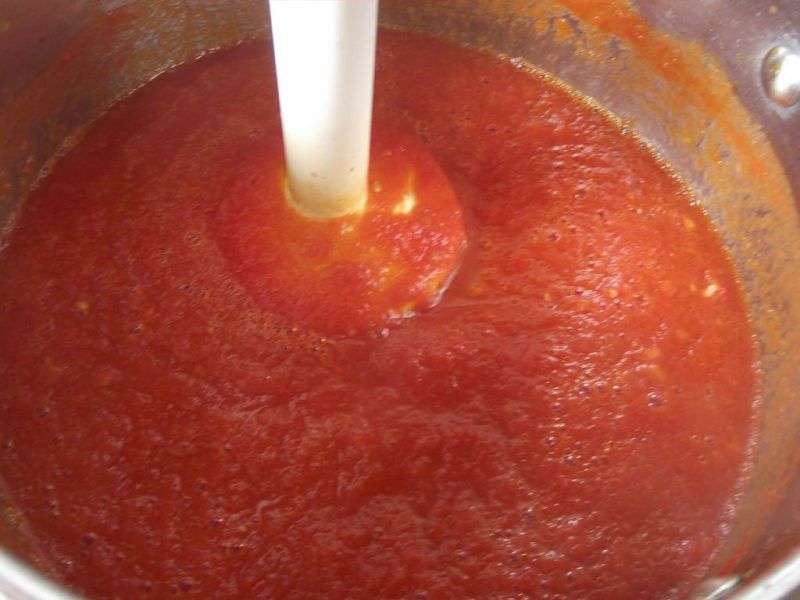 Zupa krem pomidorowy z mozzarellą