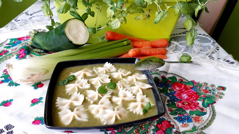 Zupa-Krem warzywny podbijany miętą Zupa-Krem warzywny podbijany miętą