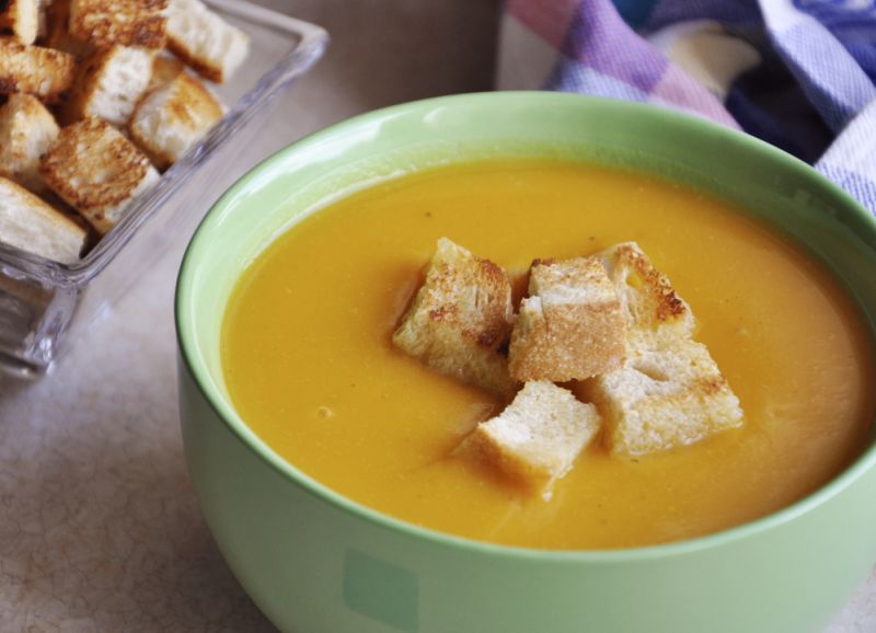 Zupa krem z batatów z grzankami  Zupa krem z batatów z grzankami