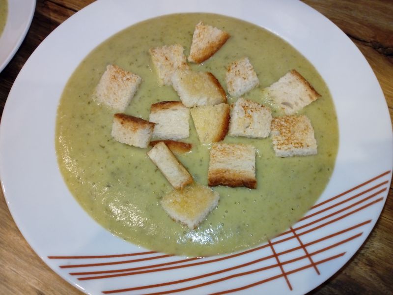 Zupa krem z bobu, z pasternakiem i warzywami