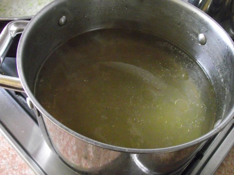 Zupa krem z brokuła z pestkami dyni i grzankami