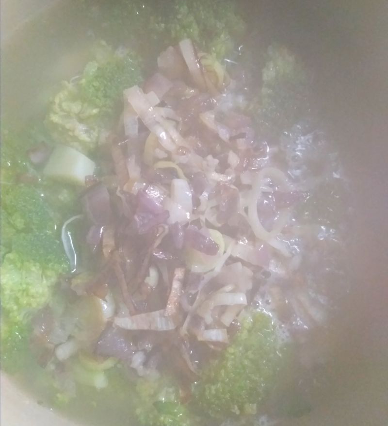 Zupa krem z brokułów i pora 