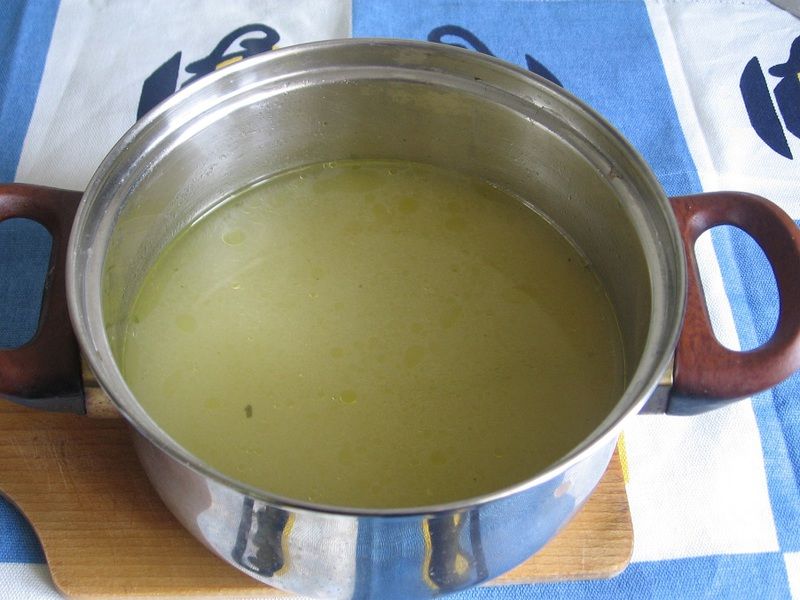 Zupa krem z cukini ze świeżą bazylią