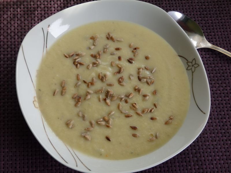 Zupa krem z cukinii z serem pleśniowym Zupa krem z cukinii z serem pleśniowym