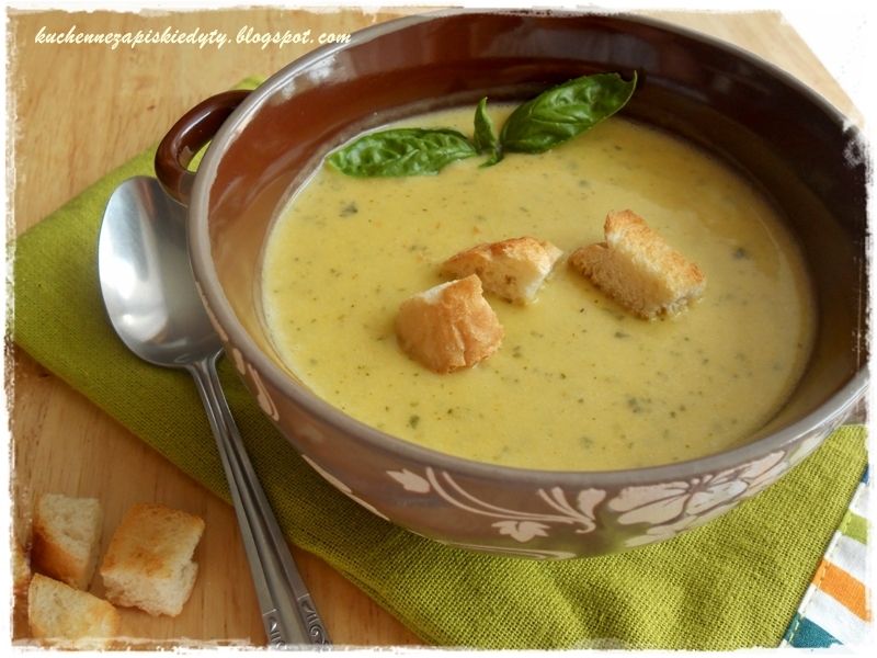 Zupa krem z cukinii z serkiem topionym Zupa krem z cukinii z serkiem topionym