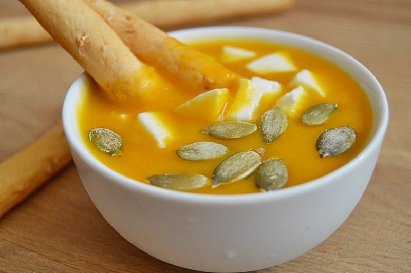 Zupa krem z dyni z mozzarellą