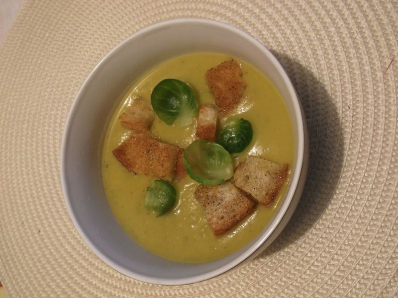 Zupa krem z grzankami