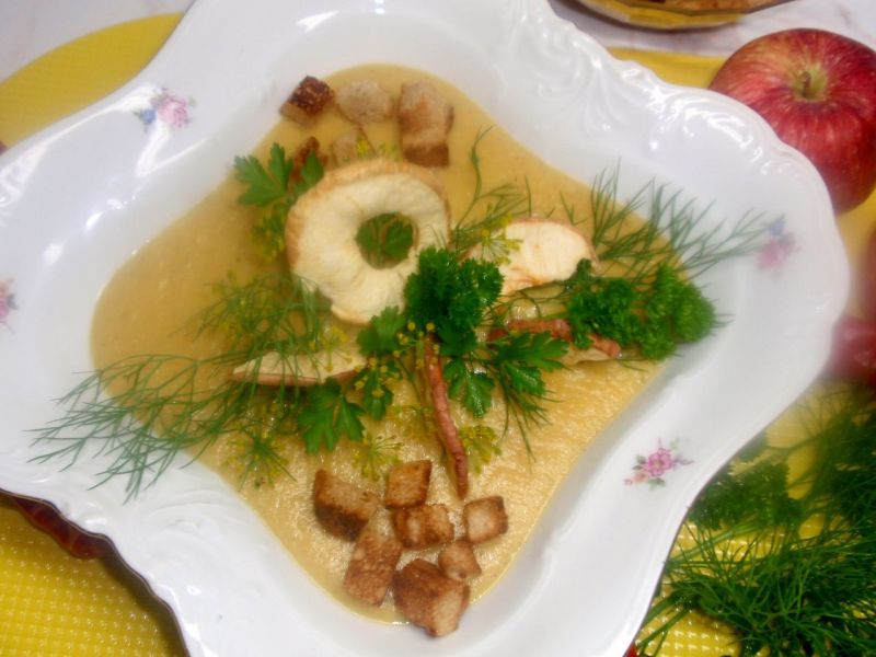 Zupa krem z jabłkiem