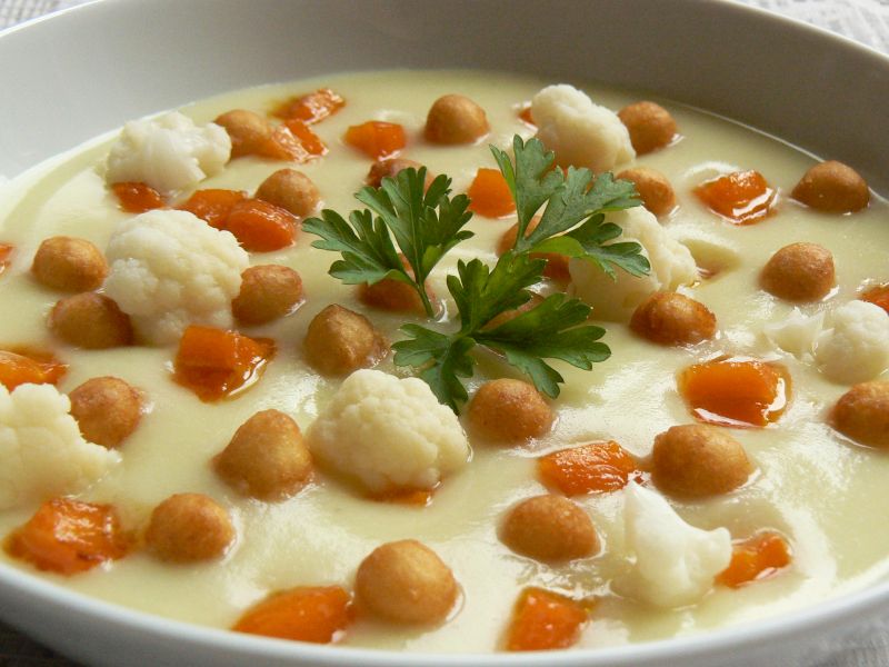 Zupa krem z kalafiora i ziemniaczanego purre Zupa krem z kalafiora i ziemniaczanego purre