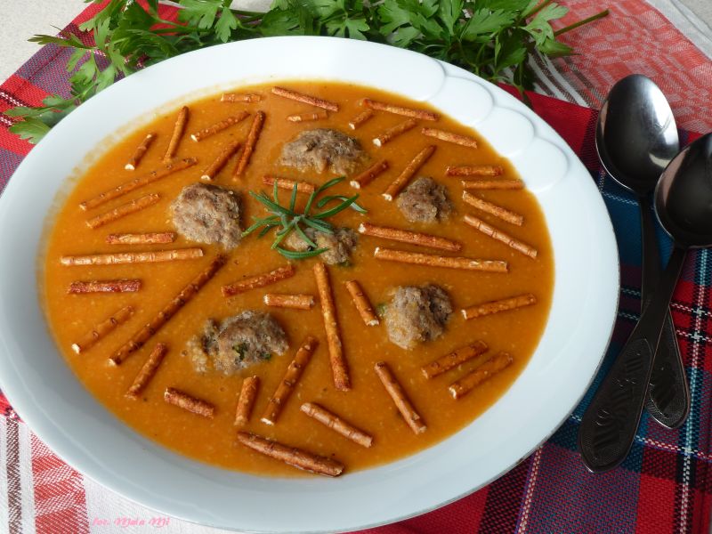 Zupa-krem z kukurydzą i wołowymi klopsikami  Zupa-krem z kukurydzą i wołowymi klopsikami