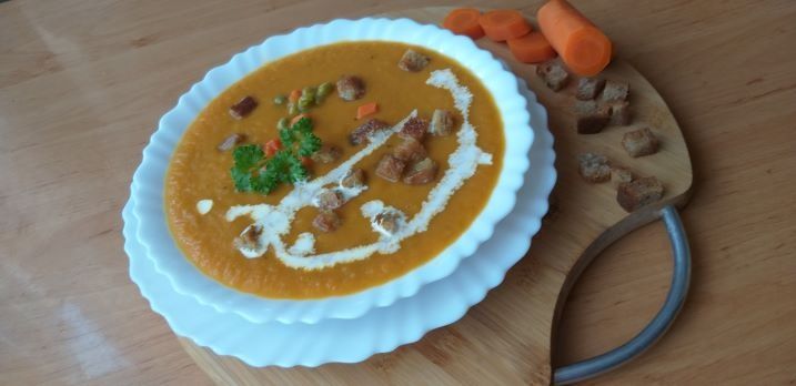 Zupa krem z marchewki i groszku Zupa krem z marchewki i groszku