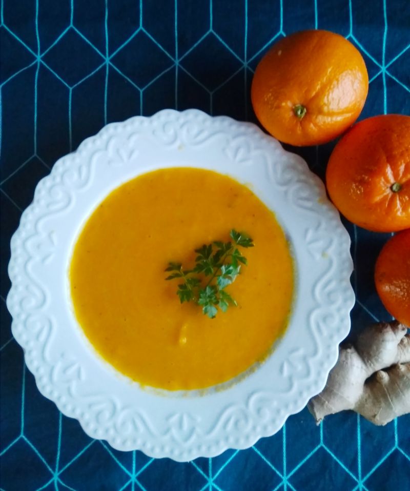 Zupa krem z marchewki i pomarańczy  Zupa krem z marchewki i pomarańczy