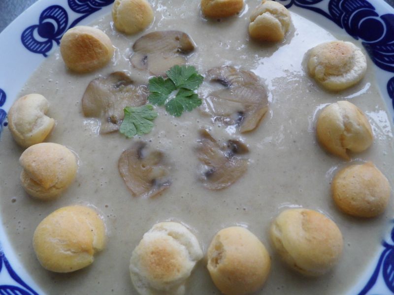 Zupa krem z pieczarek.