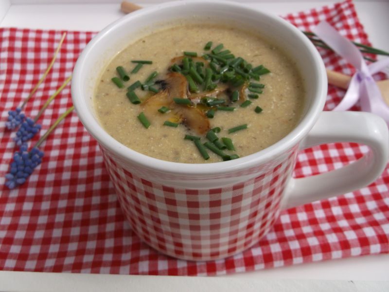 Zupa - krem z pieczarek z serkiem ricotta