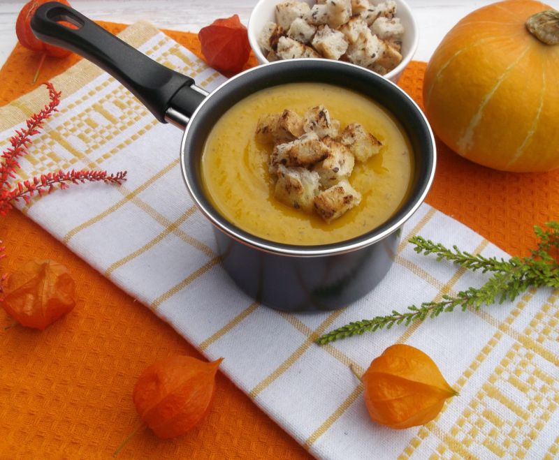 Zupa krem z pieczonej dyni z trawą cytrynową Zupa krem z pieczonej dyni z trawą cytrynową