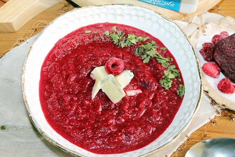 Zupa krem z pieczonych buraków i malin Zupa krem z pieczonych buraków i malin