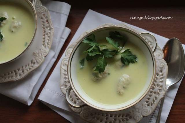 Zupa krem z pietruszki z pulpecikami