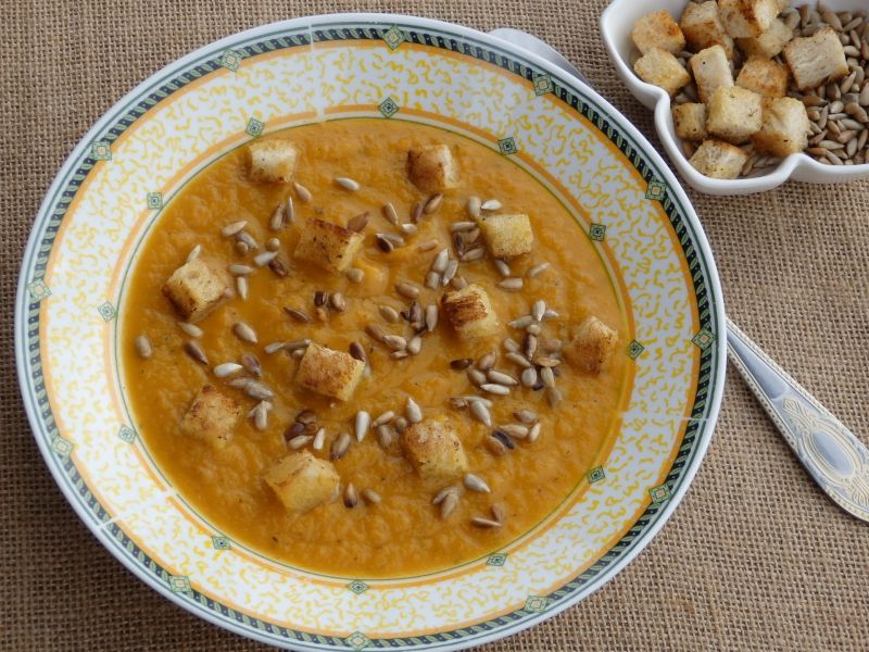 Zupa krem z pomarańczowych warzyw  Zupa krem z pomarańczowych warzyw
