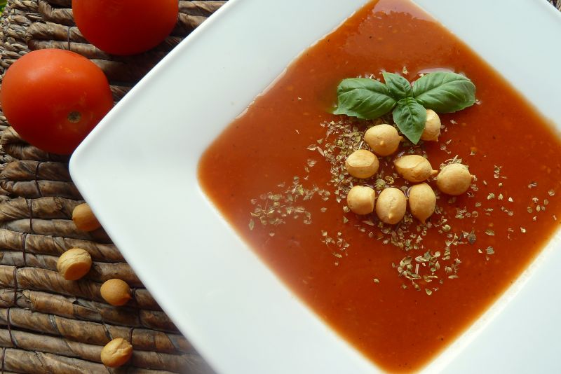 Zupa krem z pomidorów z skórką cytryny i czosnkiem Zupa krem z pomidorów z skórką cytryny i czosnkiem