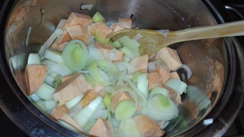 Zupa-krem z pora i słodkich ziemniaków