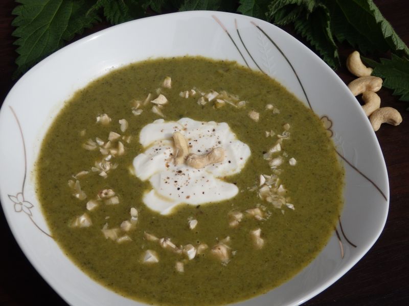 Zupa krem z zielonych szparagów z pokrzywą Zupa krem z zielonych szparagów z pokrzywą