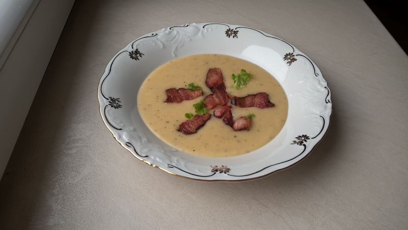 Zupa-krem z ziemniaków z chrupiącym boczkiem