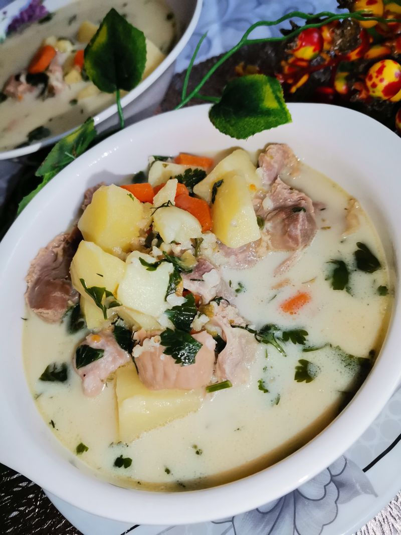 Zupa krupnik zabielana na żołądkach drobiowych