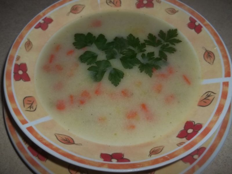 Zupa marchewkowa z groszkiem i kaszką manną Zupa marchewkowa z groszkiem i kaszką manną