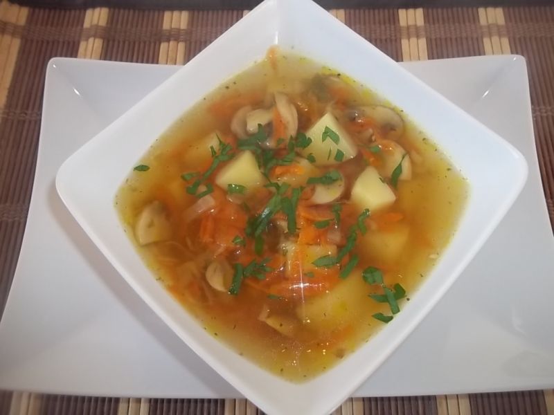 Zupa marchewkowo-pieczarkowa Zupa marchewkowo-pieczarkowa