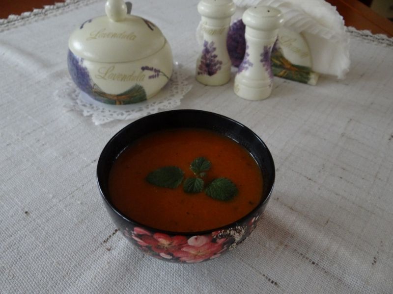 Zupa marchewkowo-pomidorowa z imbirem Zupa marchewkowo-pomidorowa z imbirem