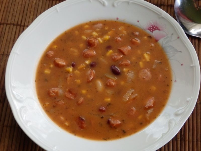 Zupa meksykańska z mini kiełbaskami