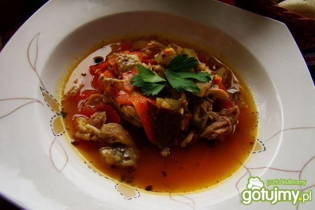 Zupa mięsna drobiowa z pieczarkami 