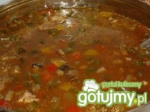 Zupa mięsna z papryką i pieczarkami Zupa mięsna z papryką i pieczarkami