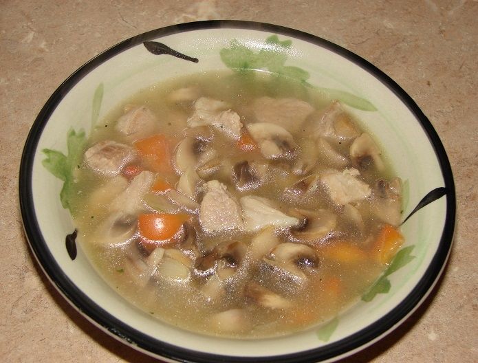 Zupa mięsna z pieczarkami i papryką