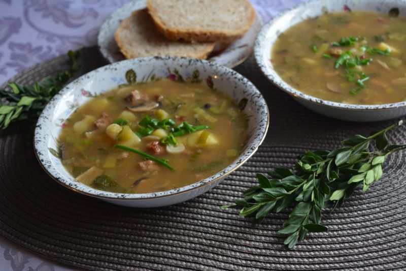 Zupa mięsna z pieczarkami i porem Zupa mięsna z pieczarkami i porem